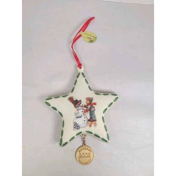 MJ Hummel 2005 First Annual “Making New Friends” Star Shaped Christmas Ornament - Picture 1 of 7
